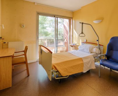 Chambre individuelle avec lit